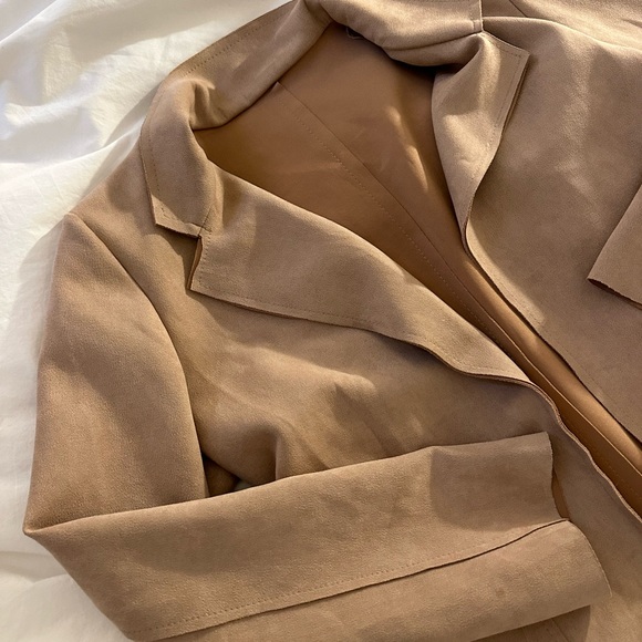 Authentic Italian Suede Light Pink Leather Blazer 

Fits like a size Small - Picture 2 of 5